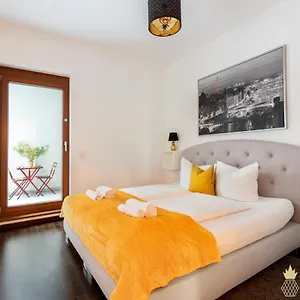 Pineapple Palais Am Neumarkt - 90 Qm - 1x Free Parking , Dresden Germany